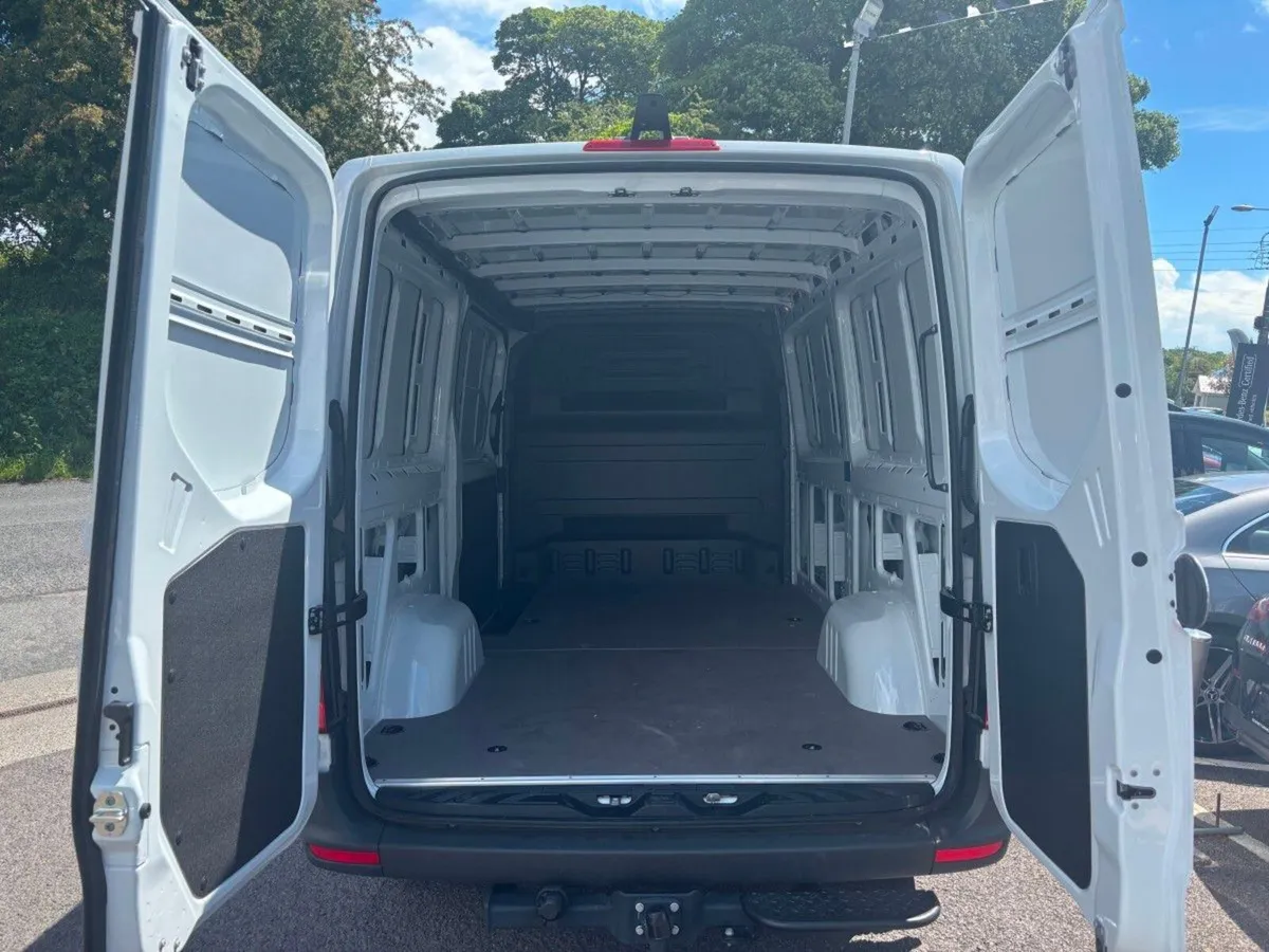 Mercedes-Benz Sprinter 319 MWB LOW ROOF SELECT AUT - Image 4