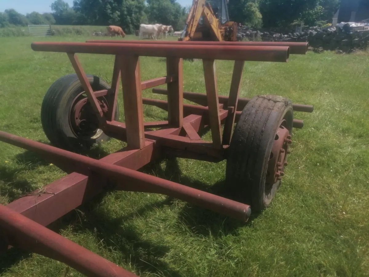 Bale trailer - Image 1