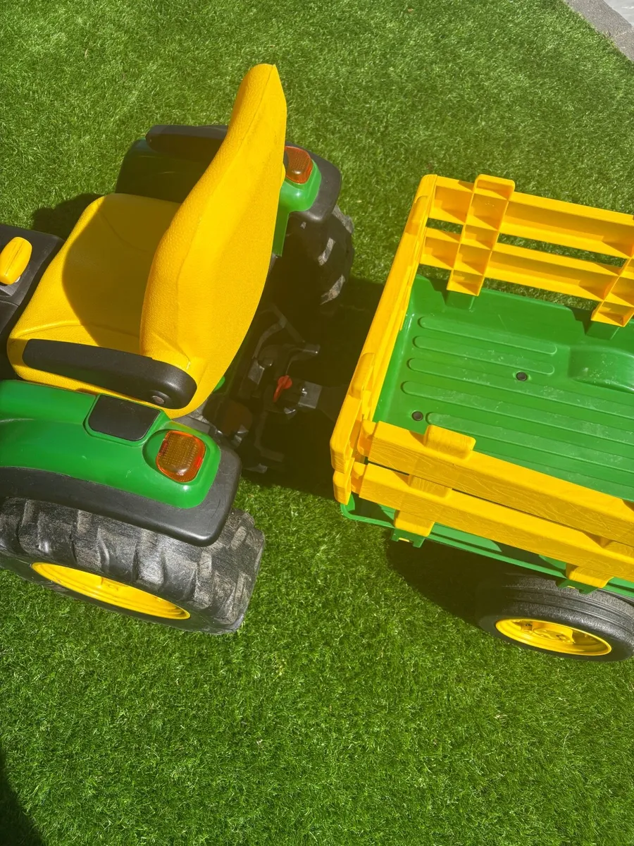 Peg pedigro john dere electric tractor - Image 1