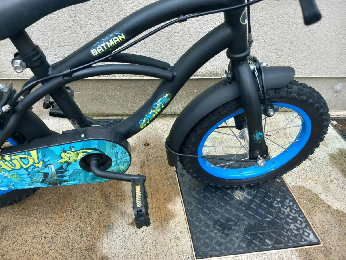 Kids batman bike size 14 inch wheels - Image 4