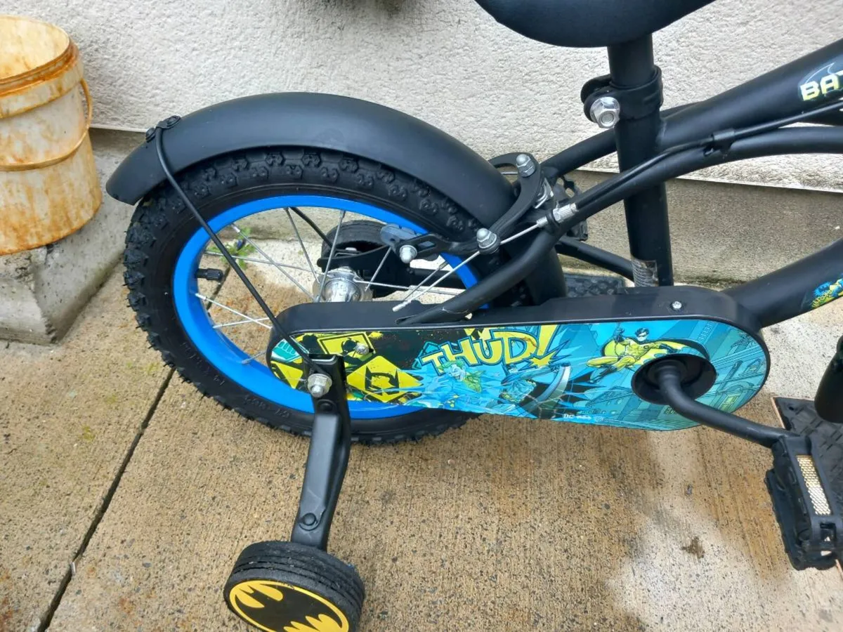 Kids batman bike size 14 inch wheels - Image 3