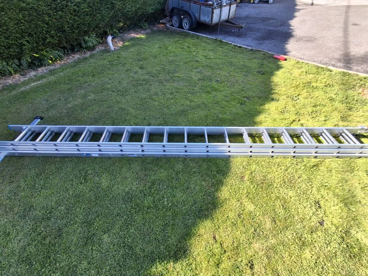 Triple extension ladder new never used - Image 3