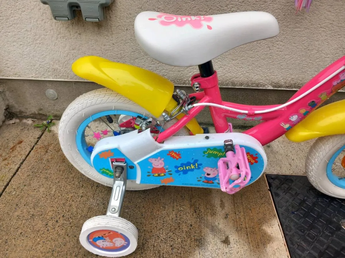 Kids pepper pig bike size 12 inch wheels. - Image 3