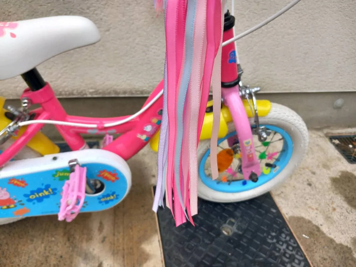 Kids pepper pig bike size 12 inch wheels. - Image 4
