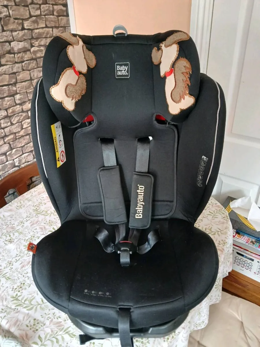 Child car seat. - Image 1