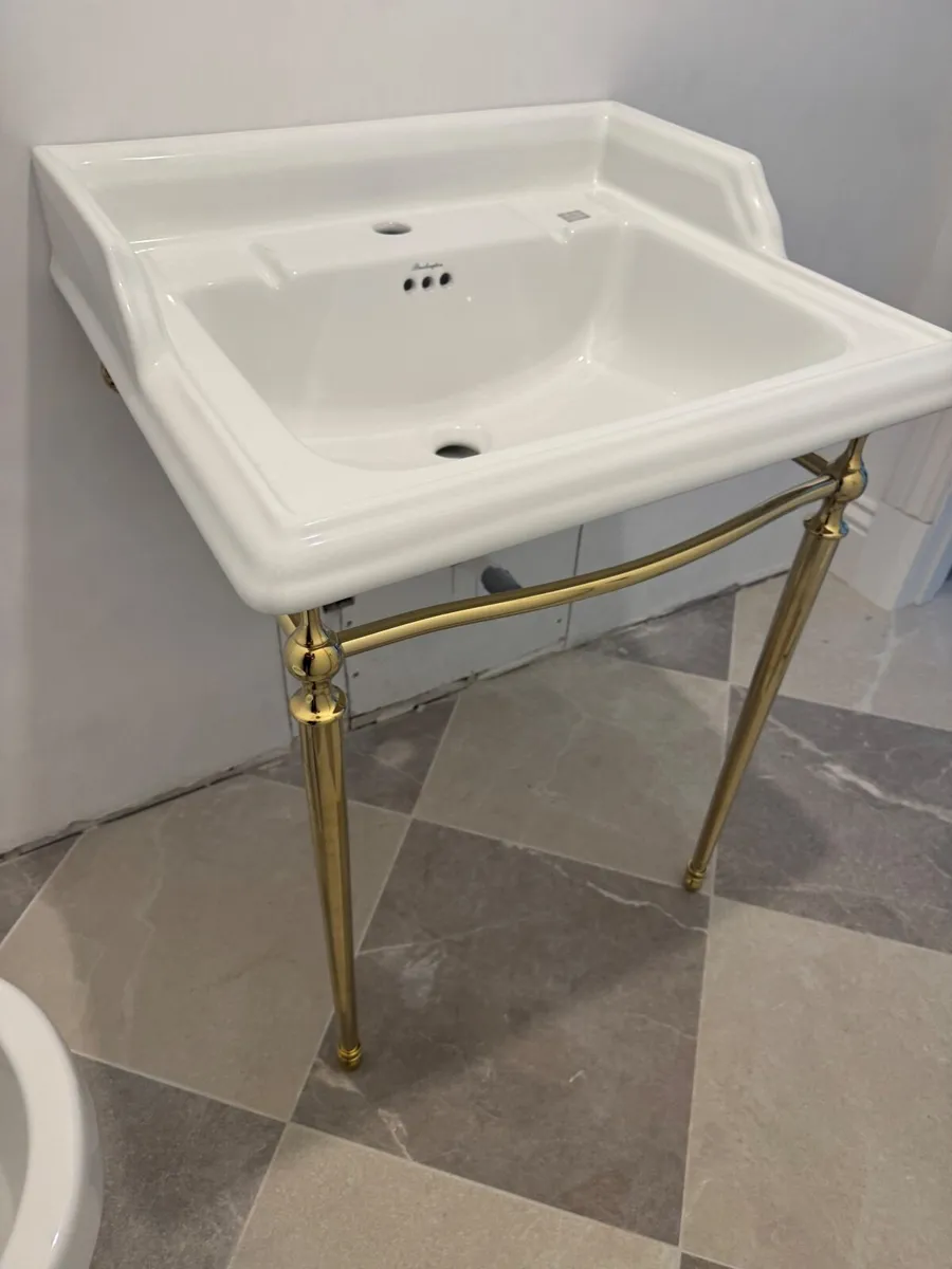 Bathroom sink - Image 3