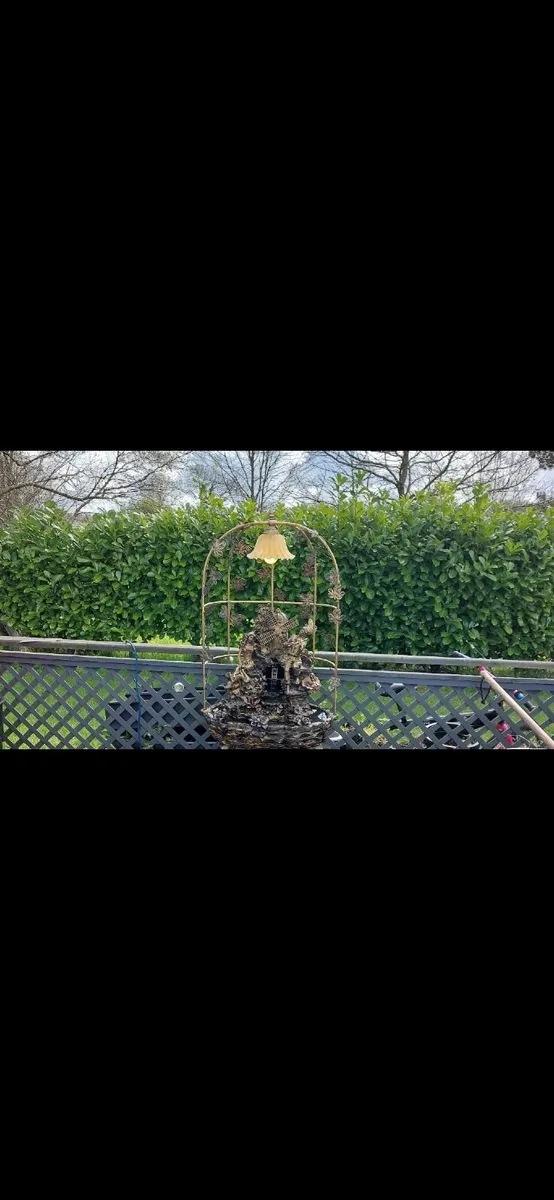 Water feature with light - Image 1