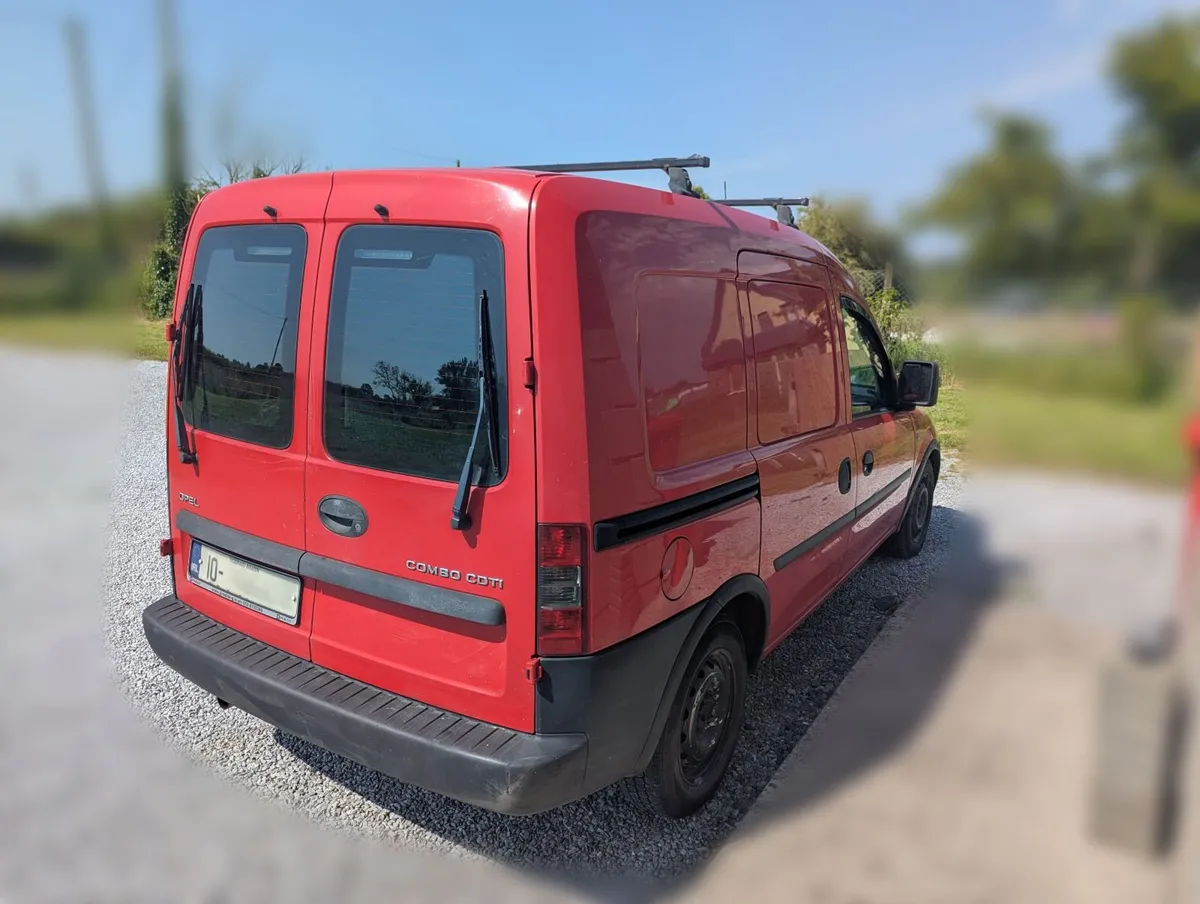 Opel Combo 2010 - Image 2