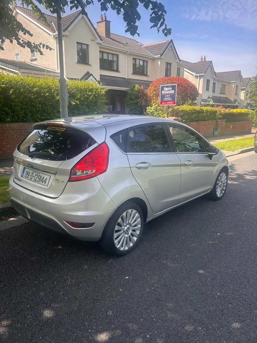 Ford Fiesta 2009 - Image 2