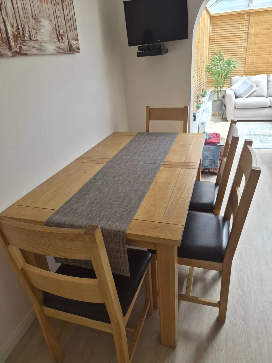 Dining table & 6 chairs - Image 1