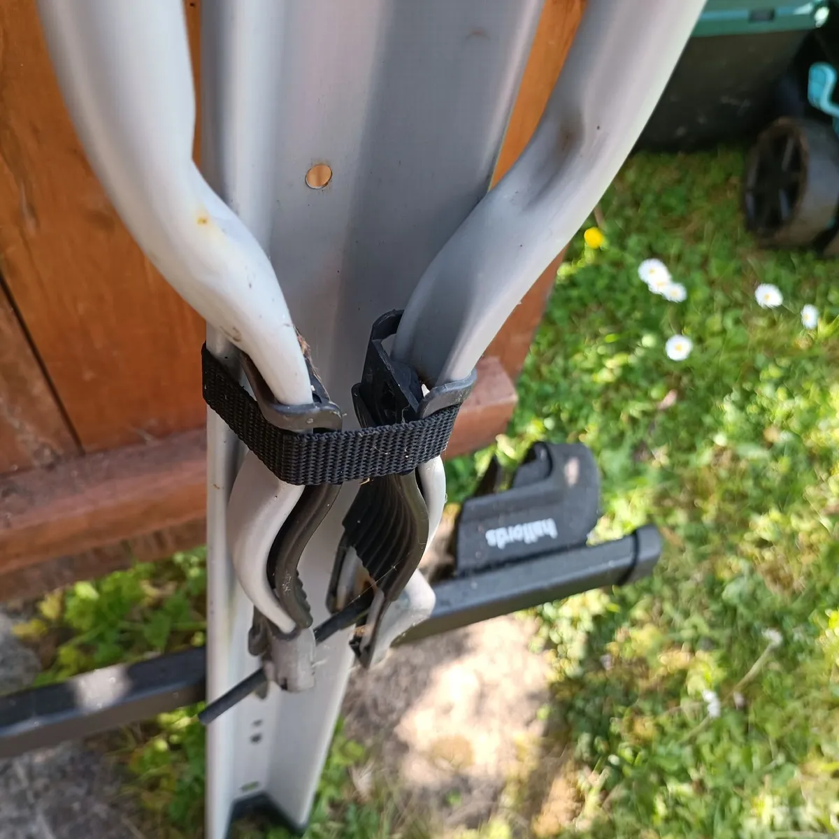 Roof Bike Rack for Three Bicycles - Image 3