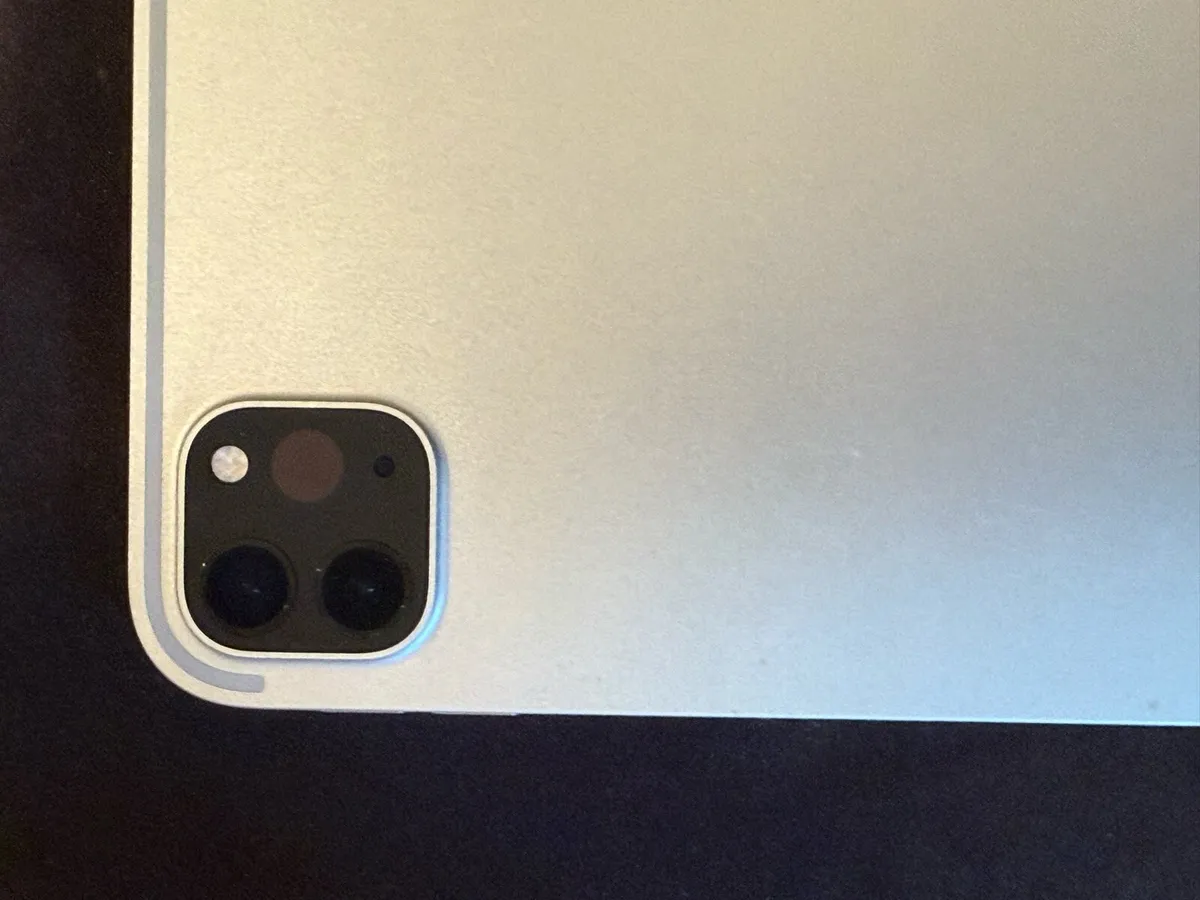 iPad Pro 12.9 (6th Gen) - 128GB, Space Grey - Image 3