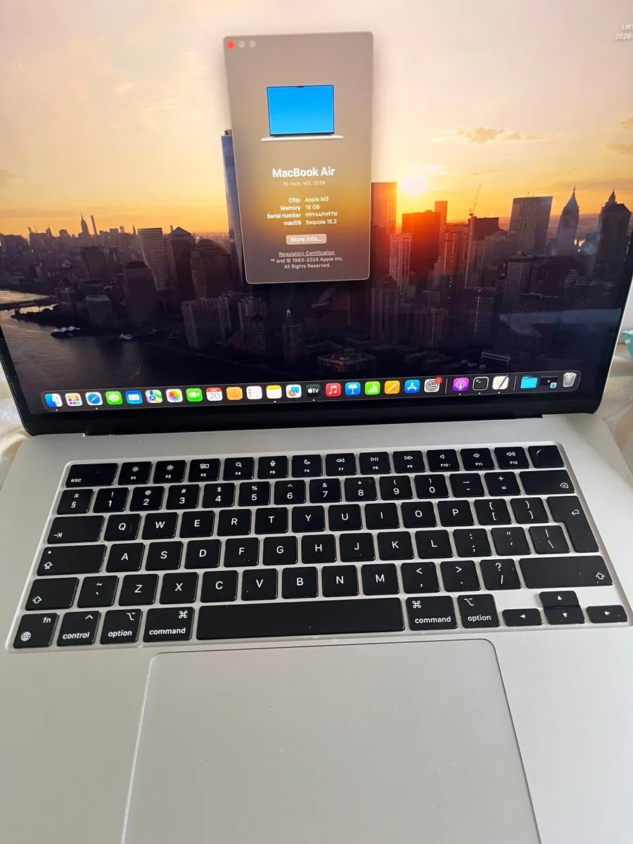 MacBook Air 15" M3 (2024)  16GB RAM 512GB SSD New - Image 1