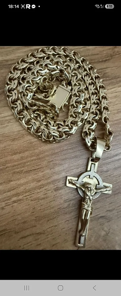 14 ct Gold chain and cross