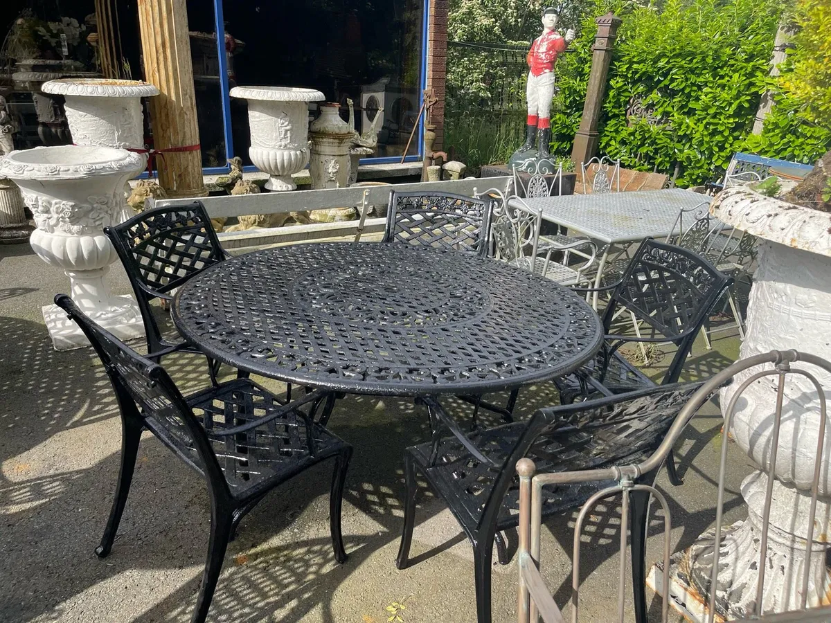 Garden table 5 chairs - Image 1