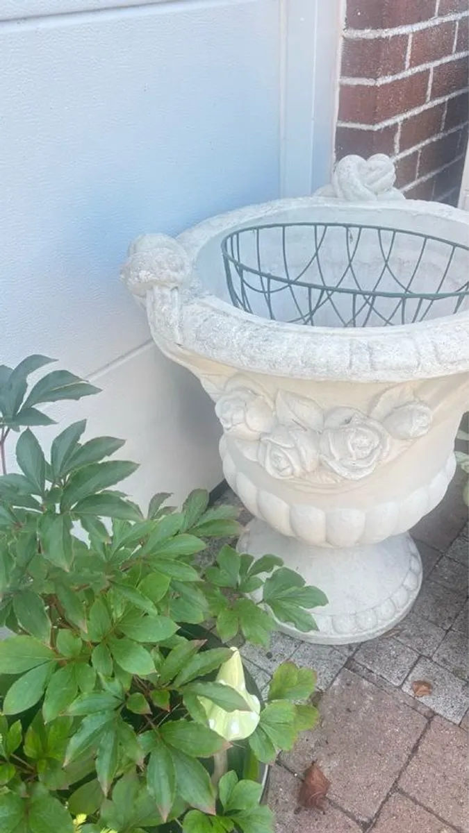 Classical Garden Urns - Image 2