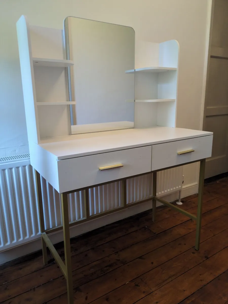 Dressing Table with LED Lights - Image 2