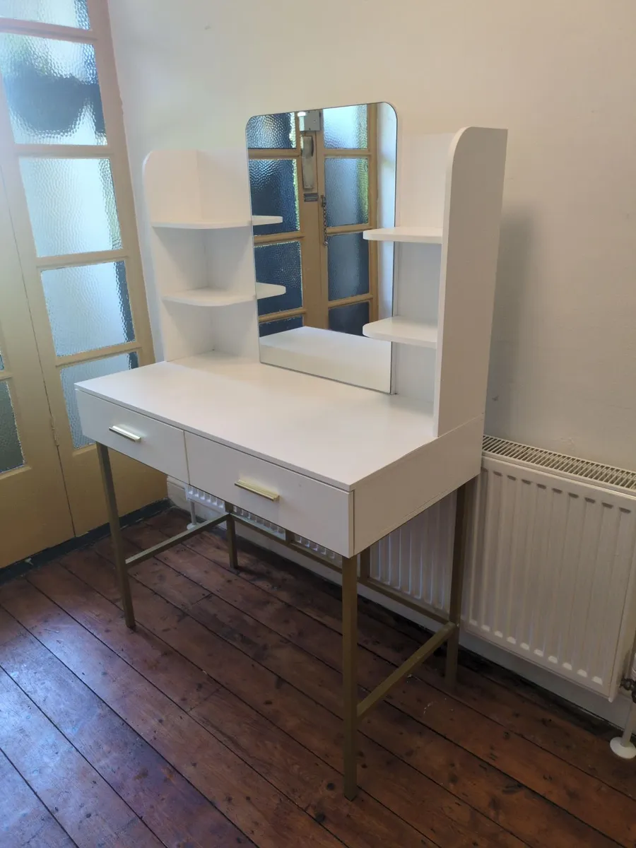 Dressing Table with LED Lights - Image 3