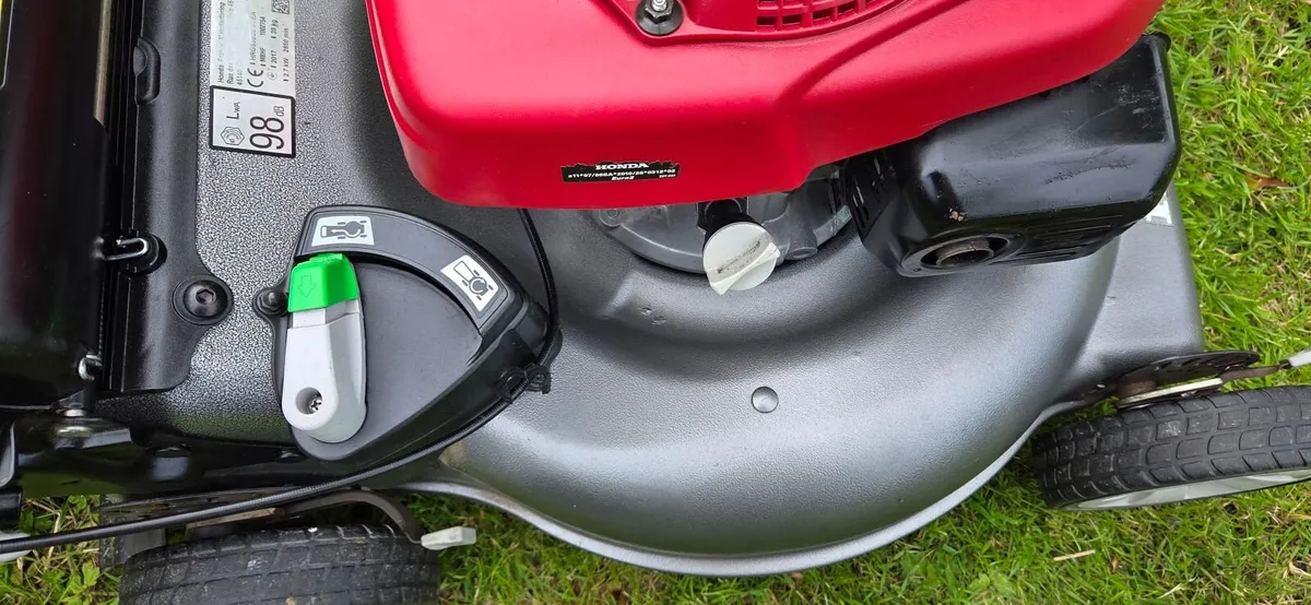 Honda mower - Image 1