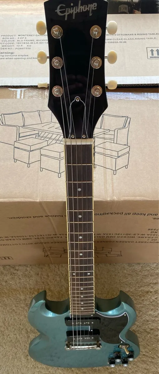 Epiphone SG special guitar and orange combo amp - Image 4