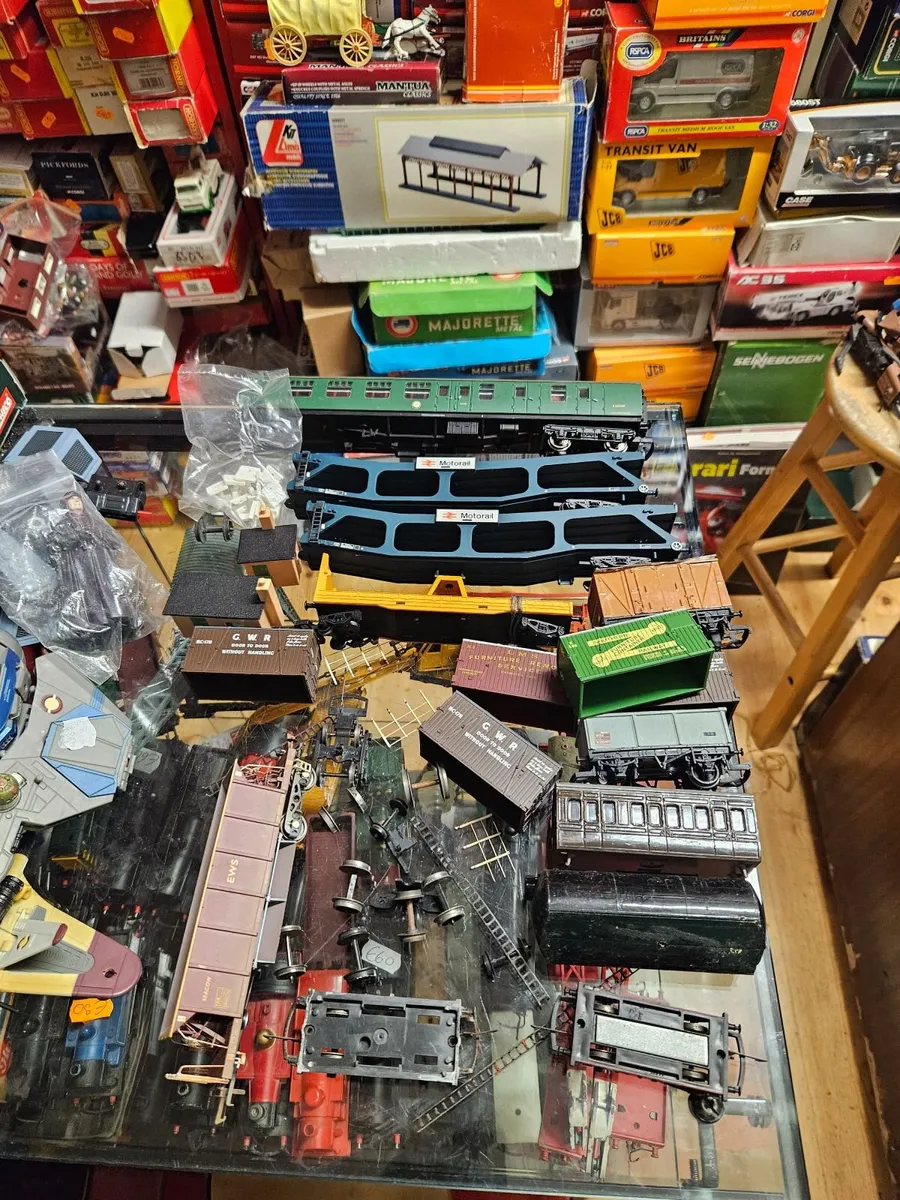 Hornby OO Gauge Lot - Image 1