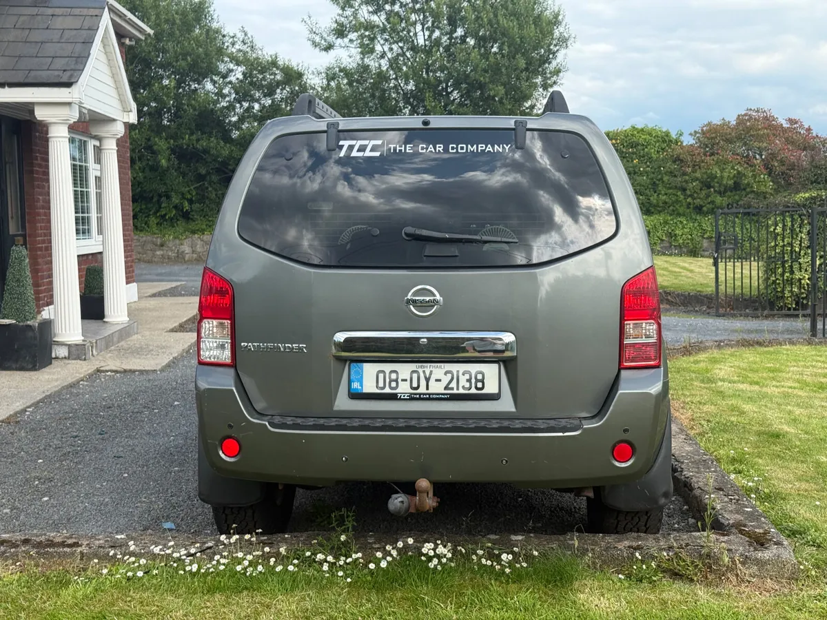 Nissan Pathfinder Automatic (Leather + Sunroof) - Image 4