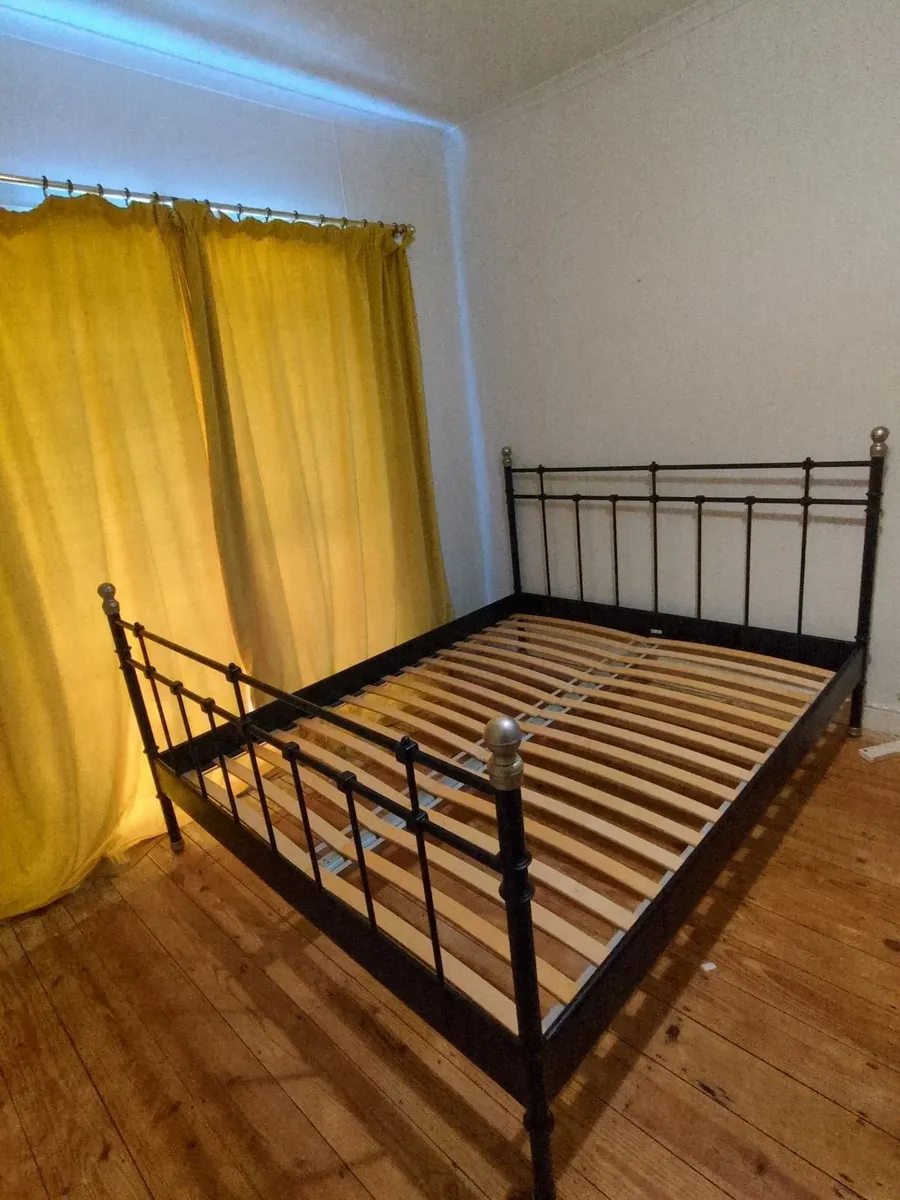 King Size Metal Bed Frame - Ikea Svelvik - Image 1