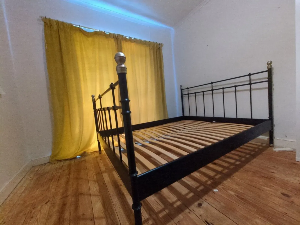 King Size Metal Bed Frame - Ikea Svelvik - Image 2