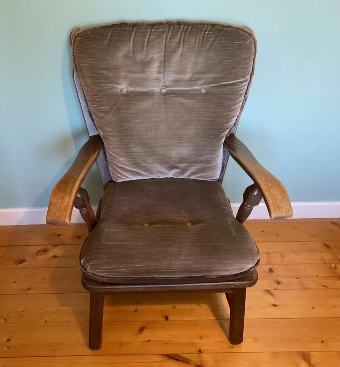Vintage Upholstered Armchair – Excellent Condition - Image 2