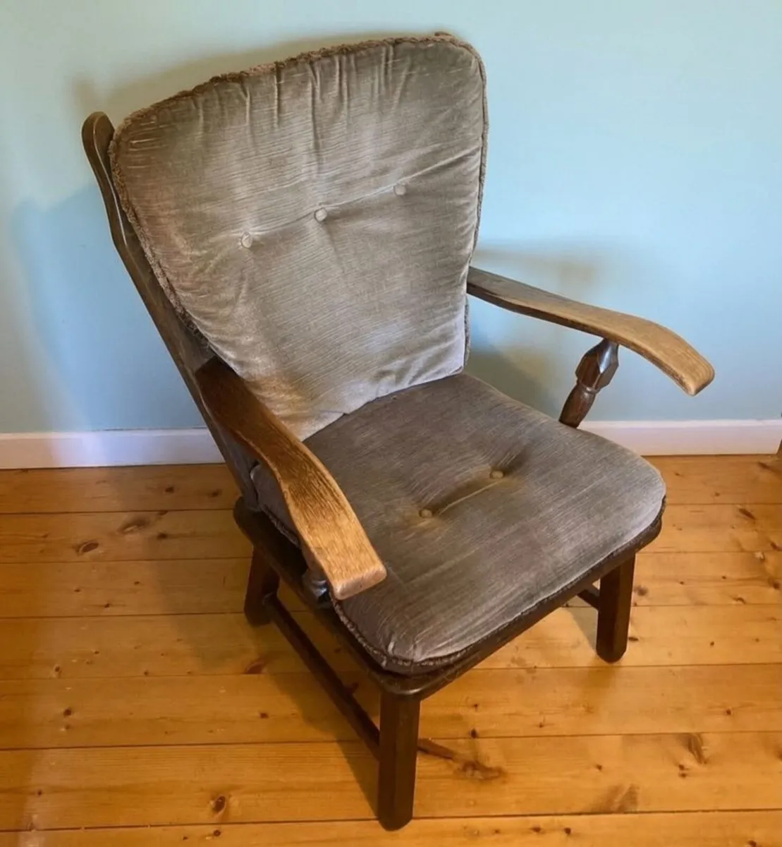 Vintage Upholstered Armchair – Excellent Condition - Image 1