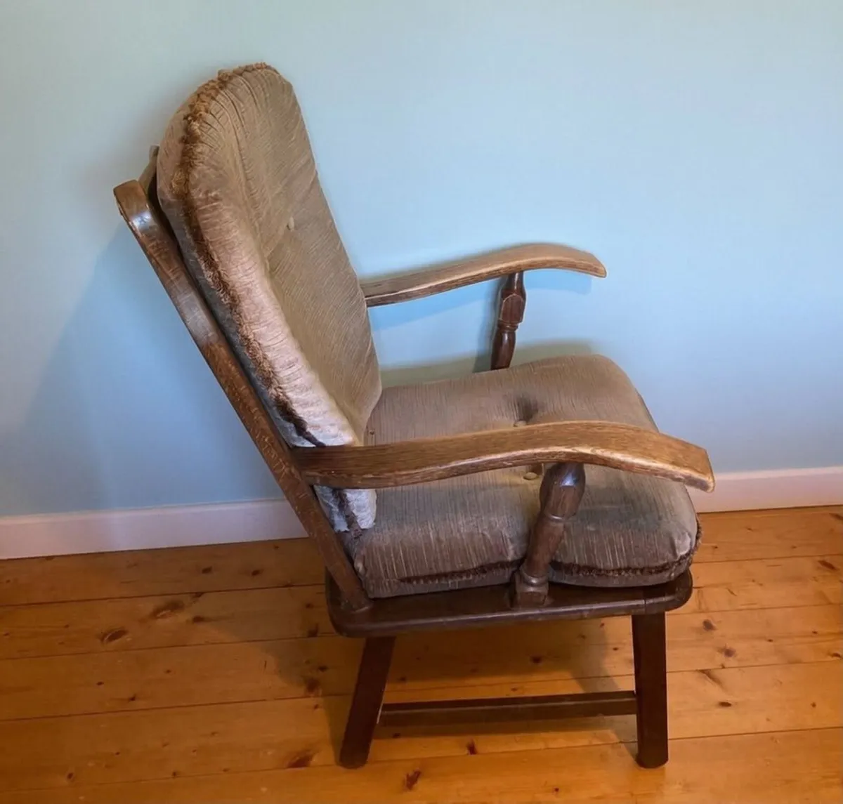 Vintage Upholstered Armchair – Excellent Condition - Image 4