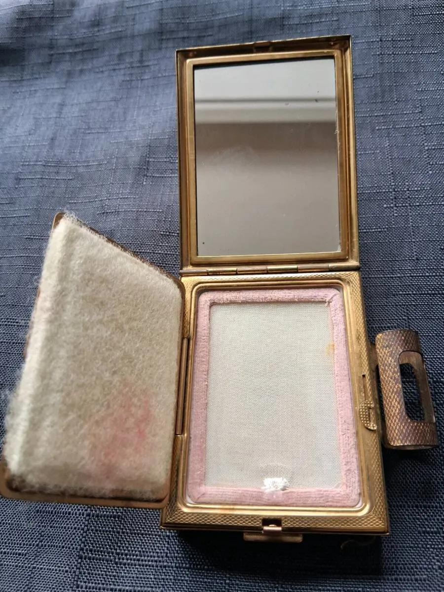 Vintage Kigu Powder/Cigarette Compact Case - Image 3