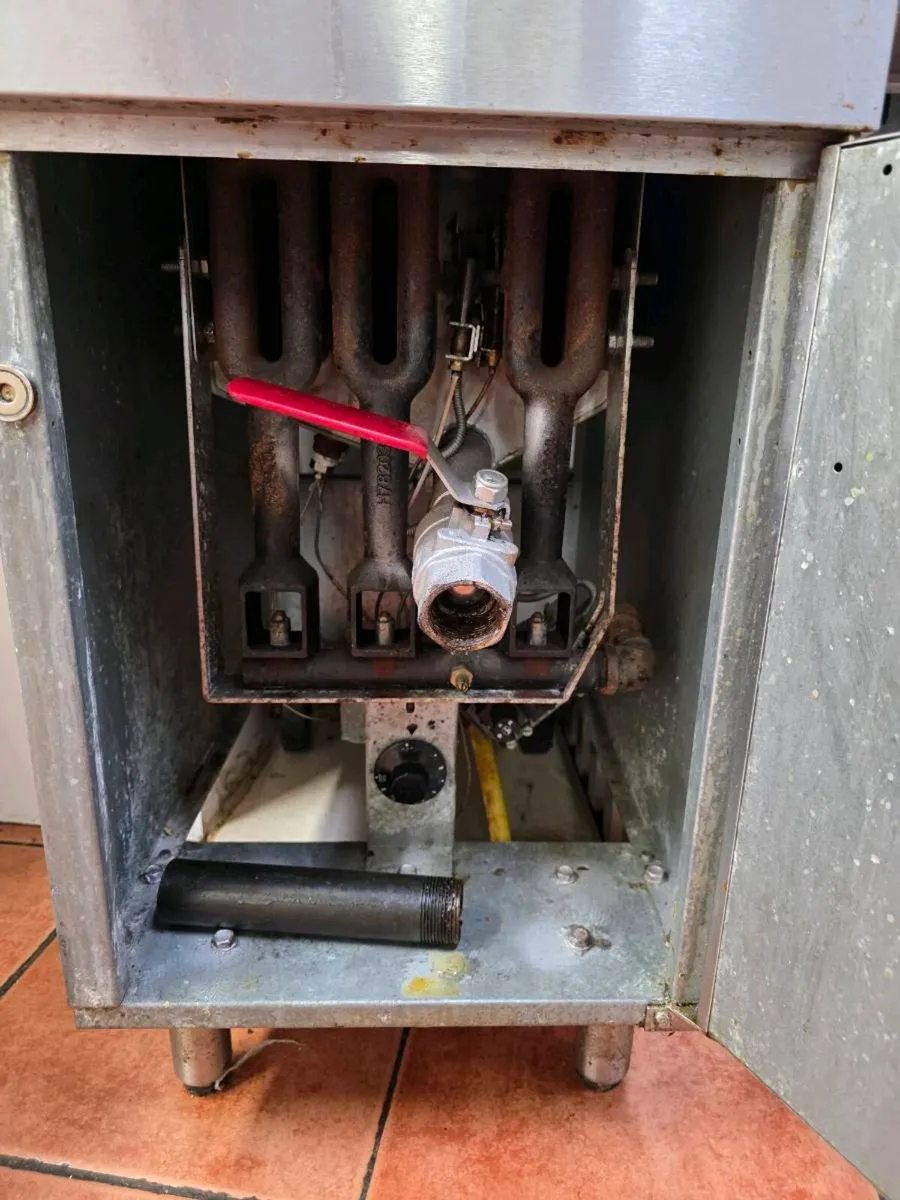 "2 Commercial Gas Fryers – Restaurant/Takeaway Equ - Image 3