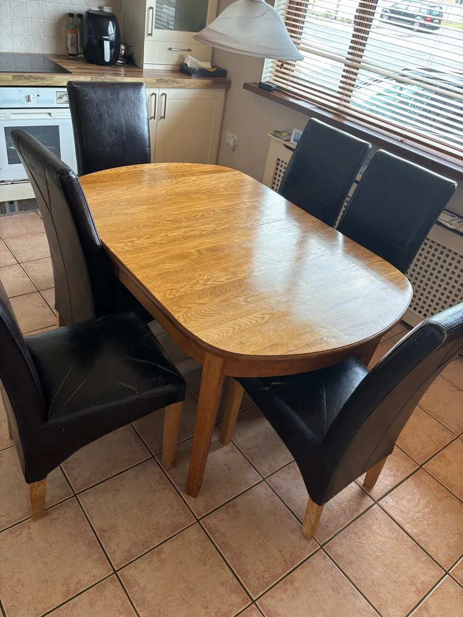Dinner table and chairs - Image 1