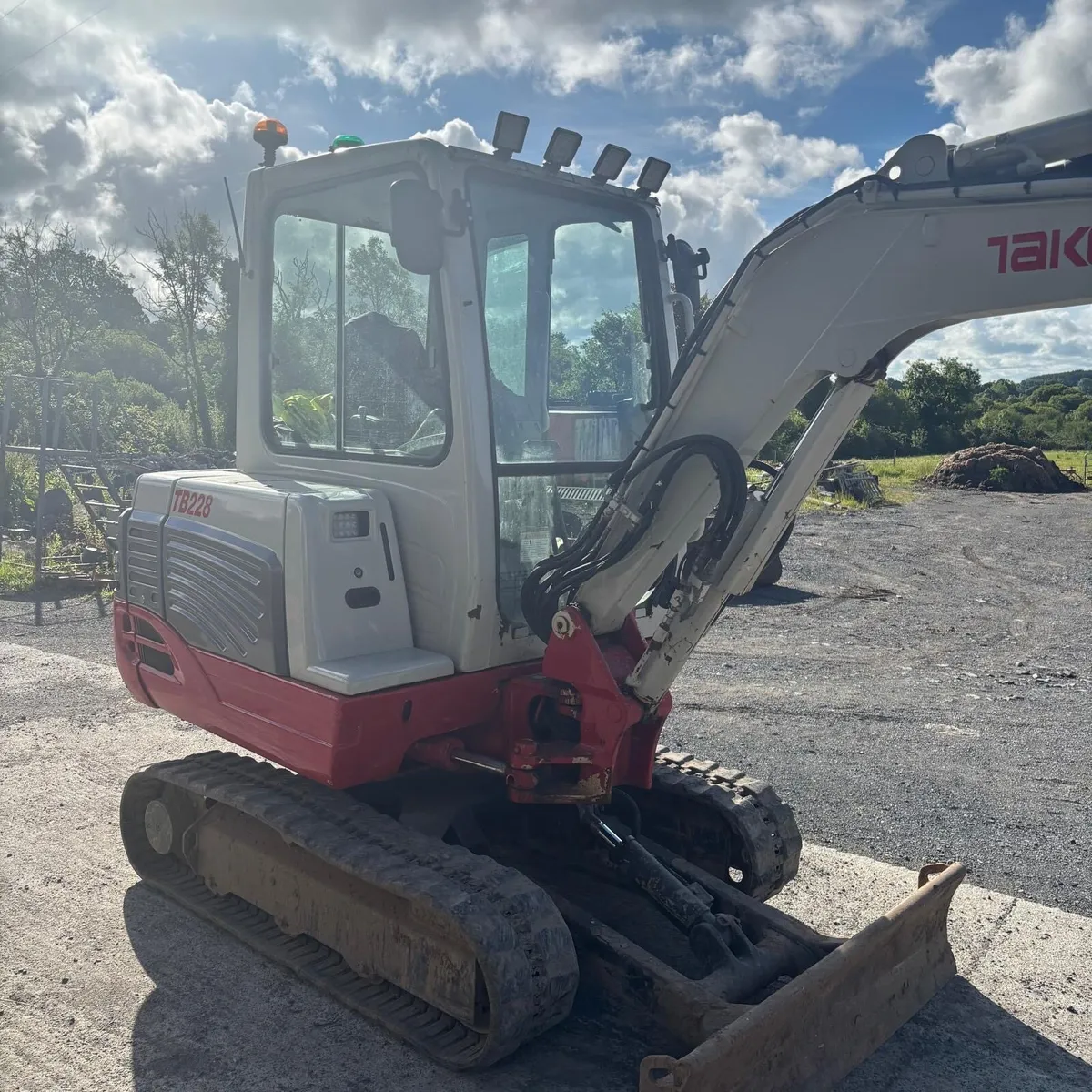 Takeuchi TB 228 - Image 4