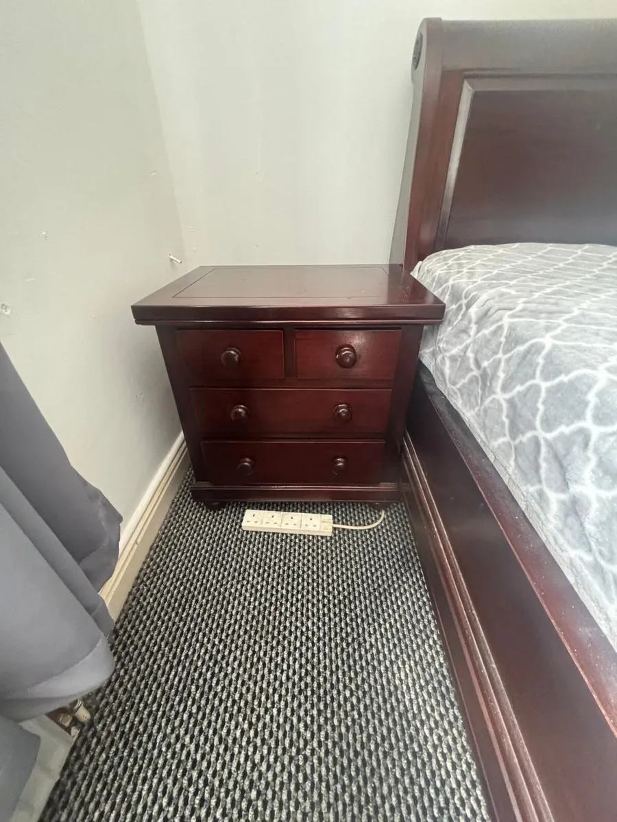 Super king Mahogany sleigh bed with 2 matching bed - Image 1