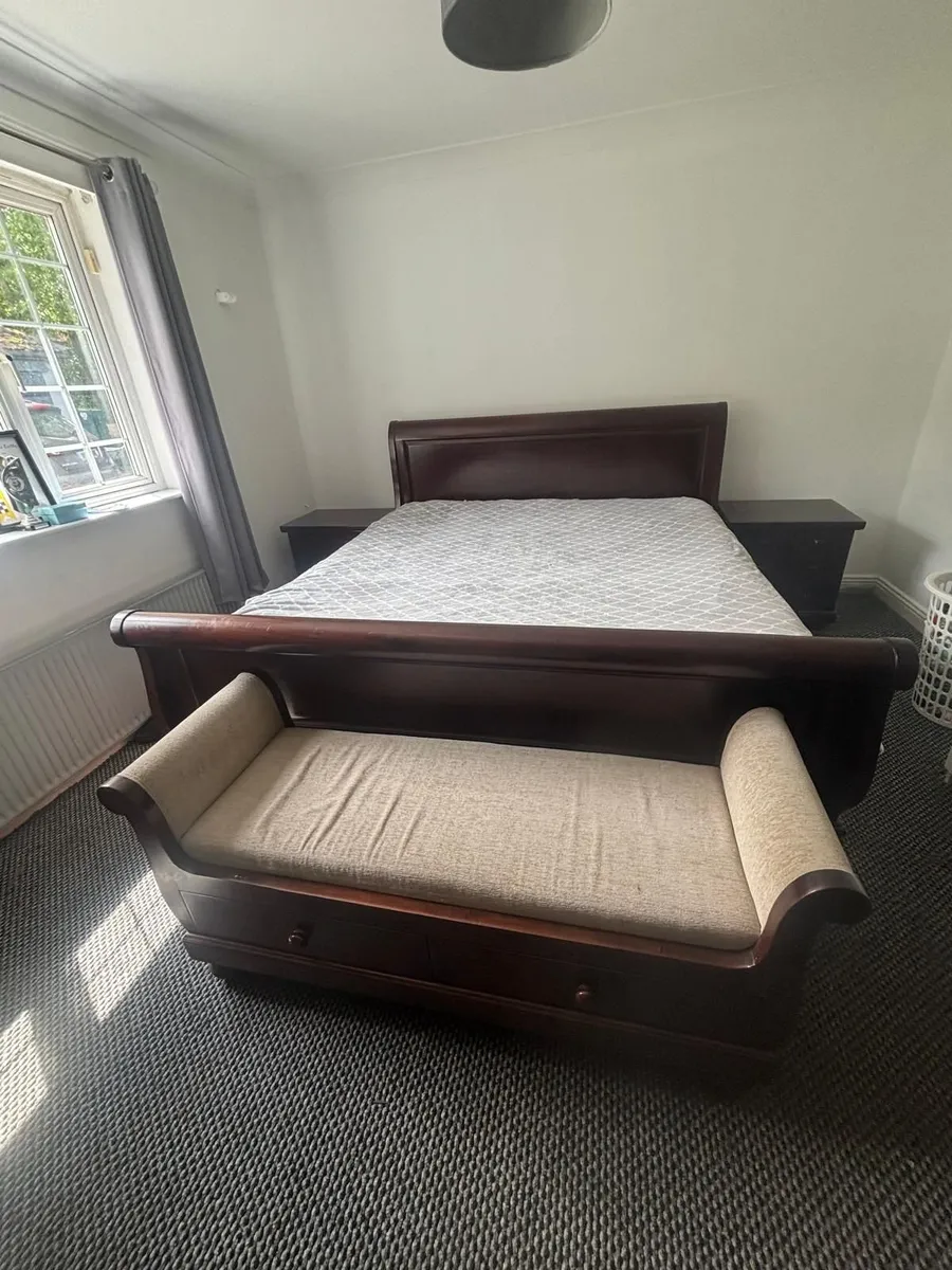 Super king Mahogany sleigh bed with 2 matching bed - Image 3