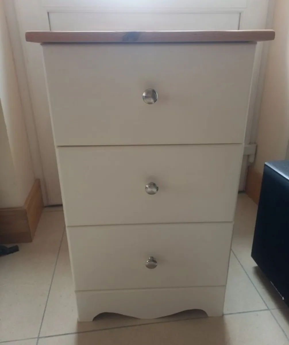 Chest of drawers and matching locker - Image 4