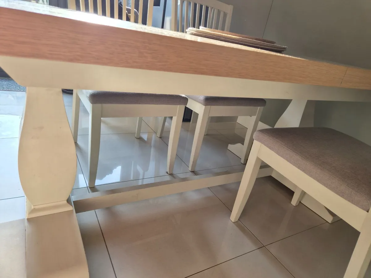 Kitchen tabe & chairs - Image 3