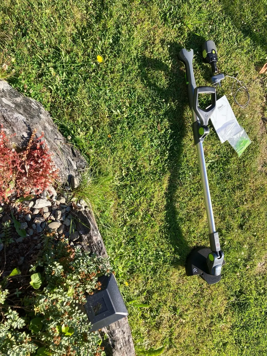 Cordless grass trimmer
