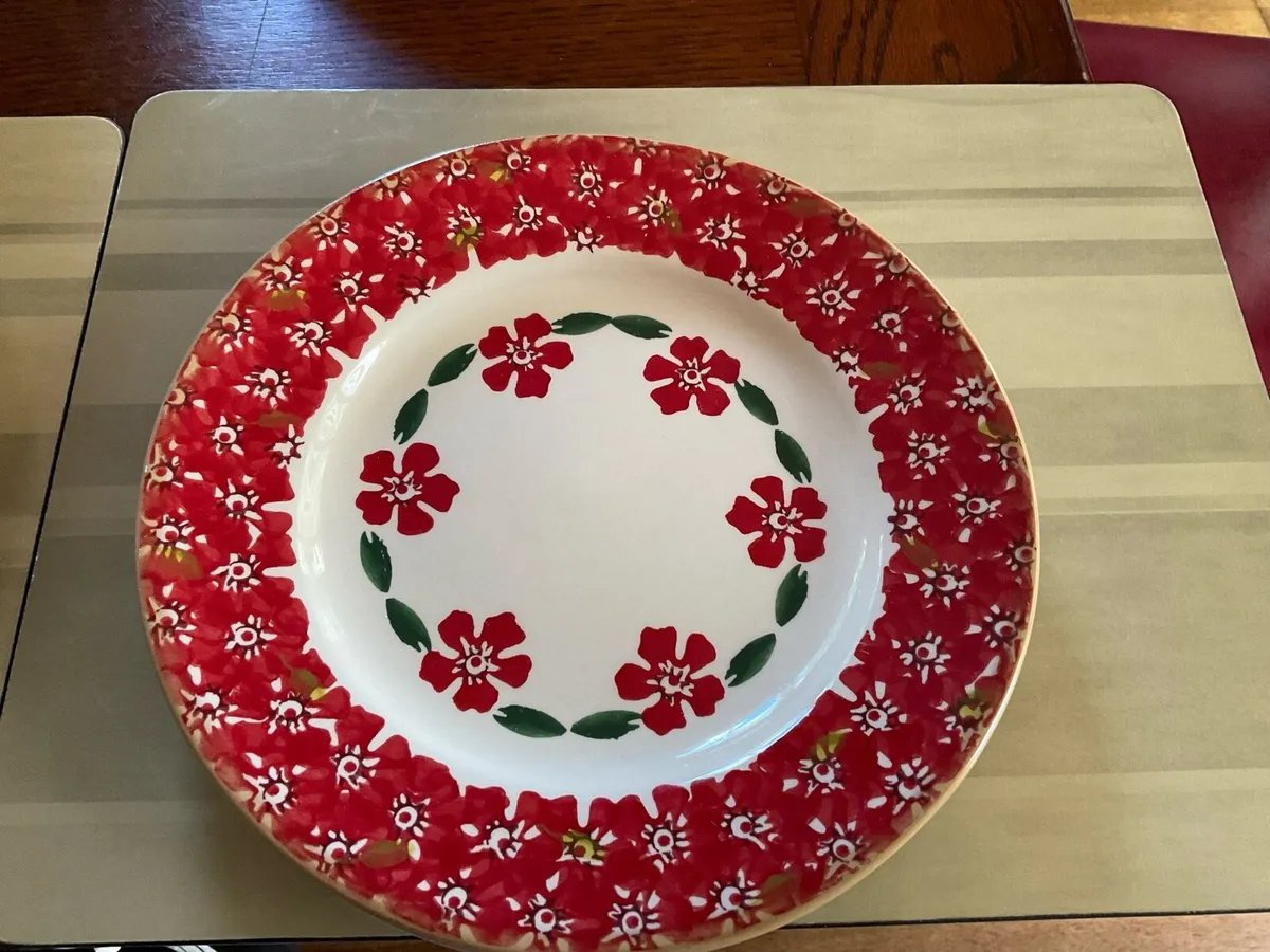 Nicholas Mosse set of two Red lawn plates - Image 2