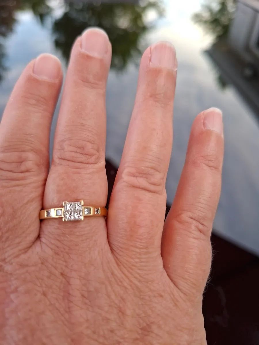 Gold ring - Image 1