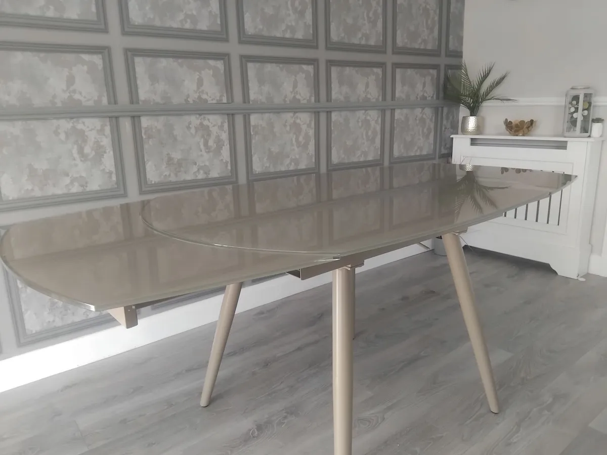 Kitchen table - Image 2