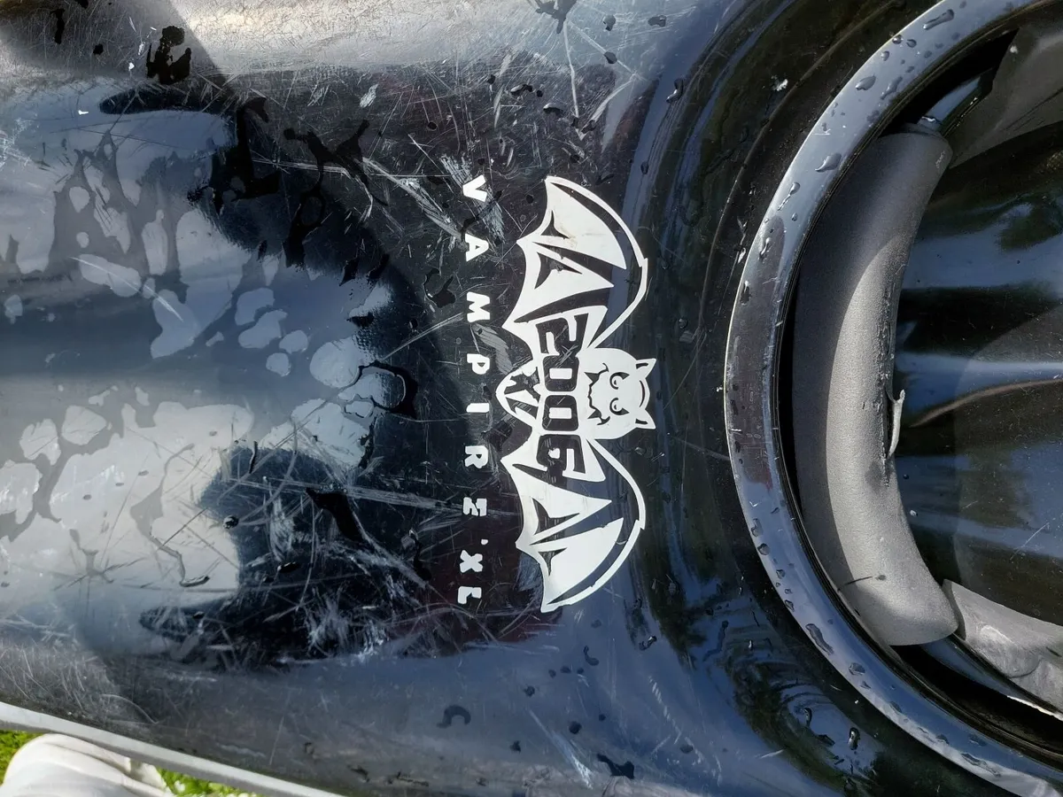 Vampire XL Canoe polo boat, boat bag and paddle - Image 2
