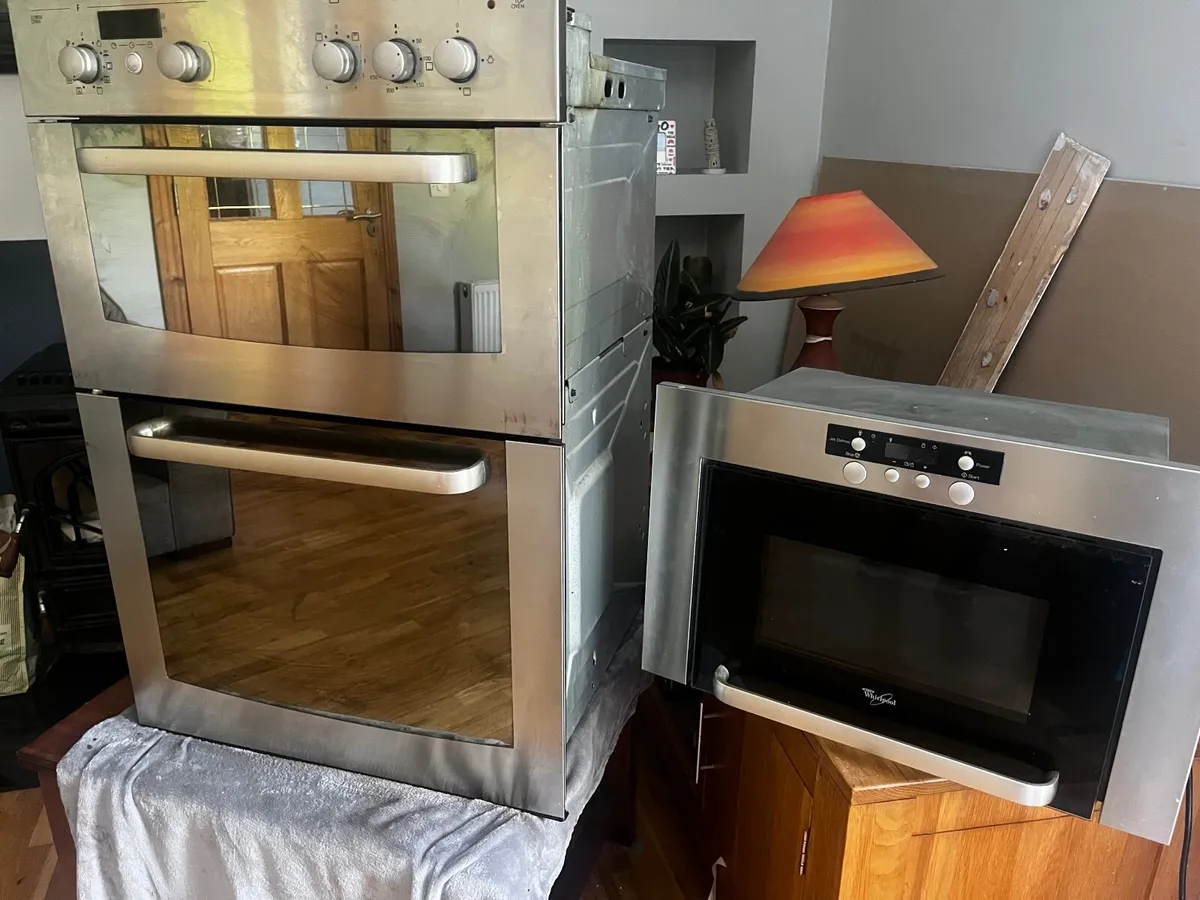 Whirlpool double oven and microwave - Image 2