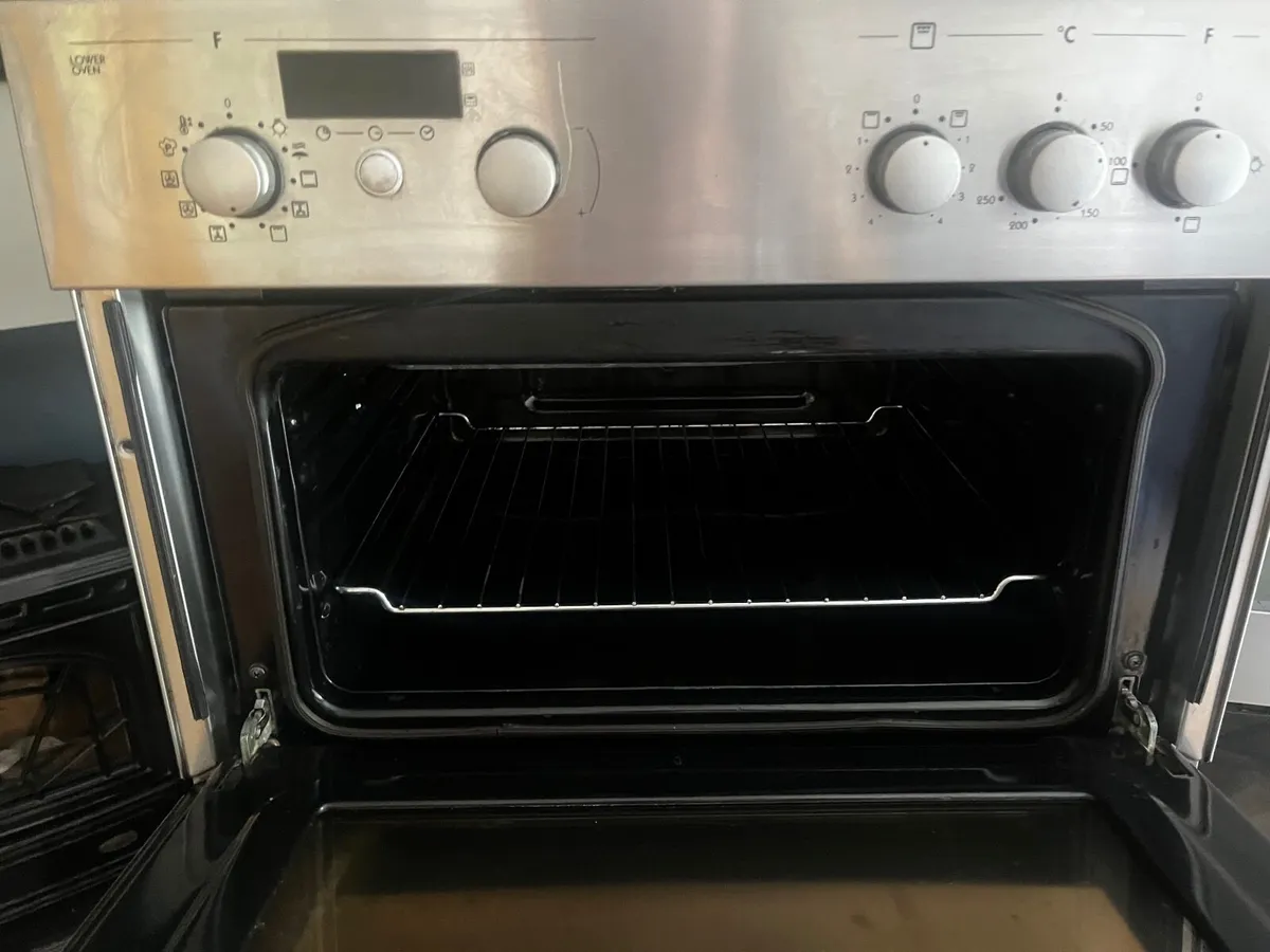 Whirlpool double oven and microwave - Image 3