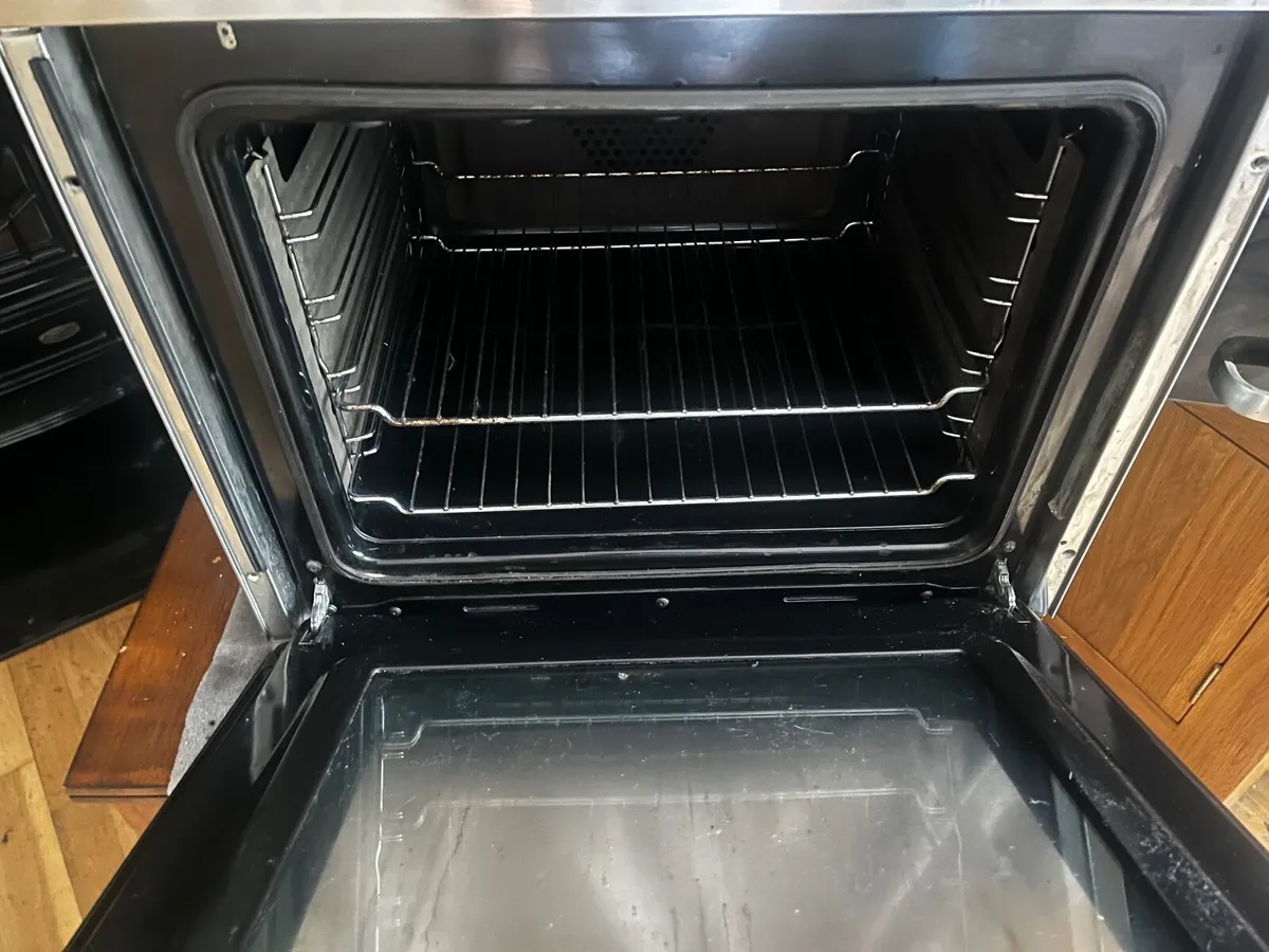 Whirlpool double oven and microwave - Image 4