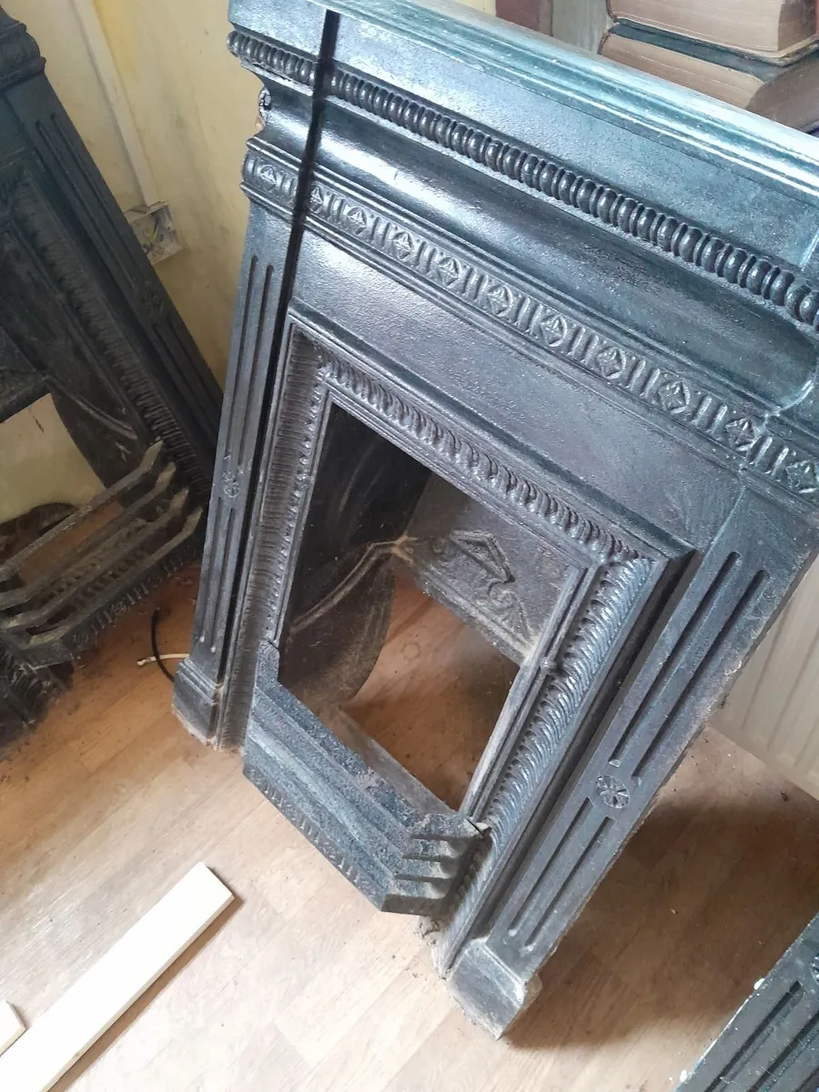 4 cast iron fireplaces - Image 4