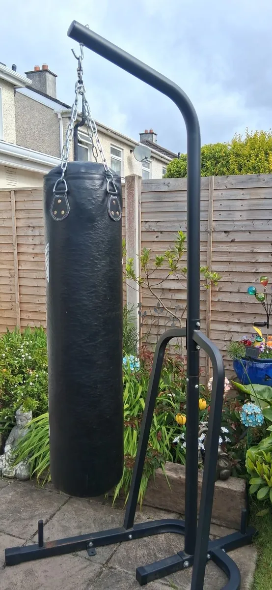 HIT punch bag & stand - Image 4