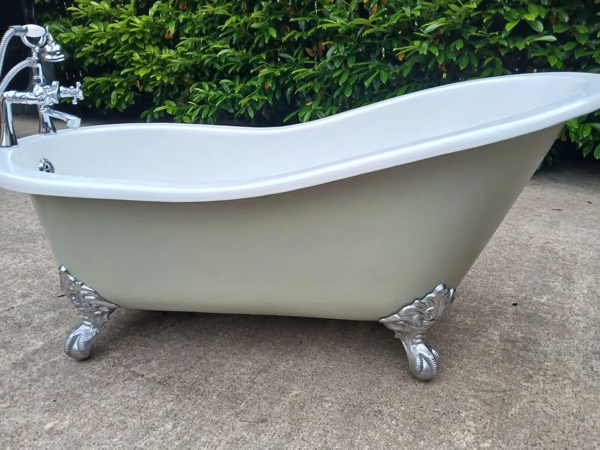 Cast iron slipper bath & taps - Image 1